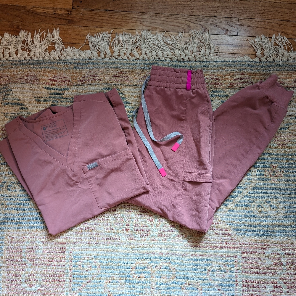 Mauve figs scrubs set Catarina top Small, joggers SP